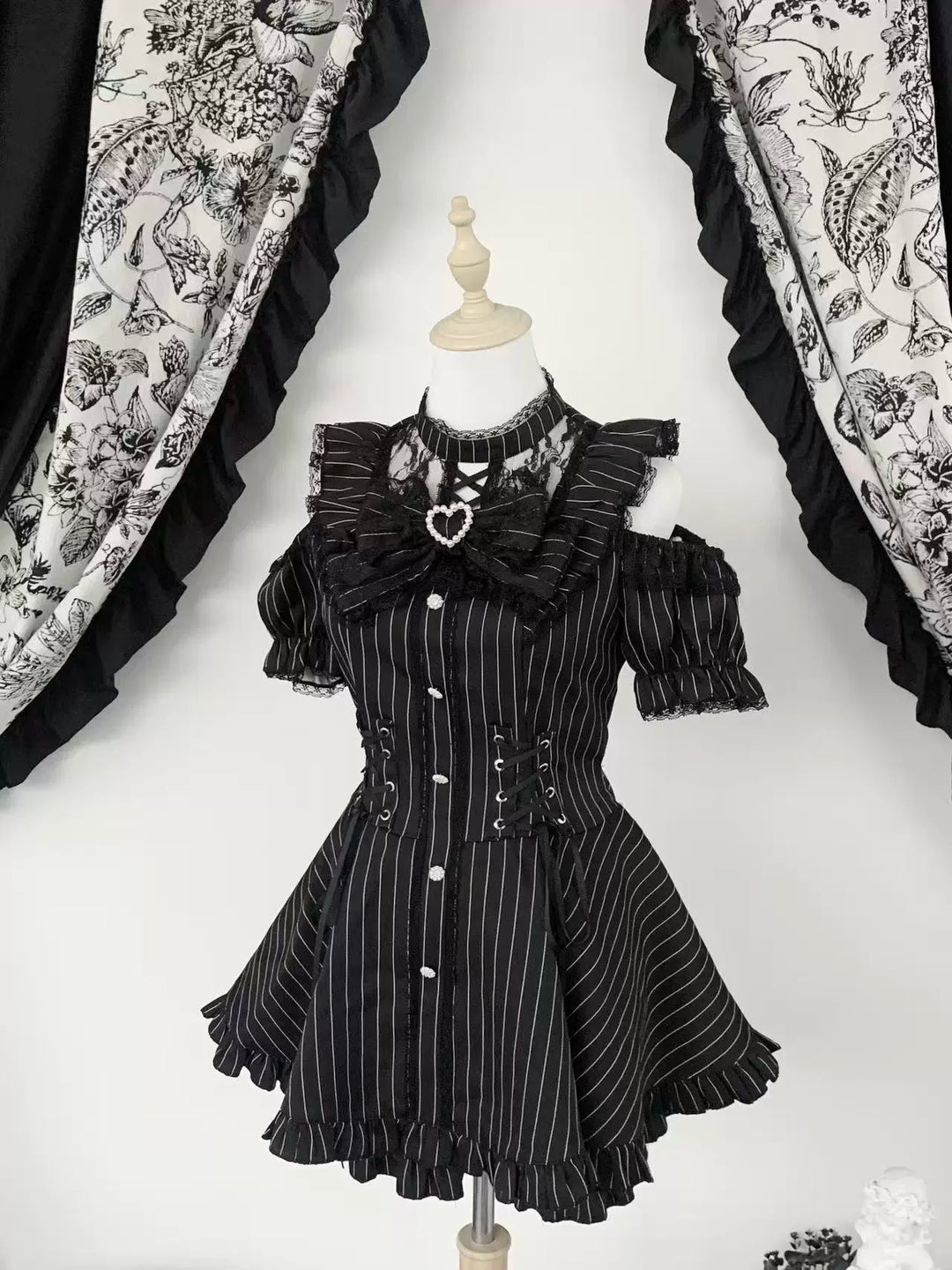 Jirai Kei Pure & Striped Black Dress, Open Shoulder (L M S XL) 44960:831990
