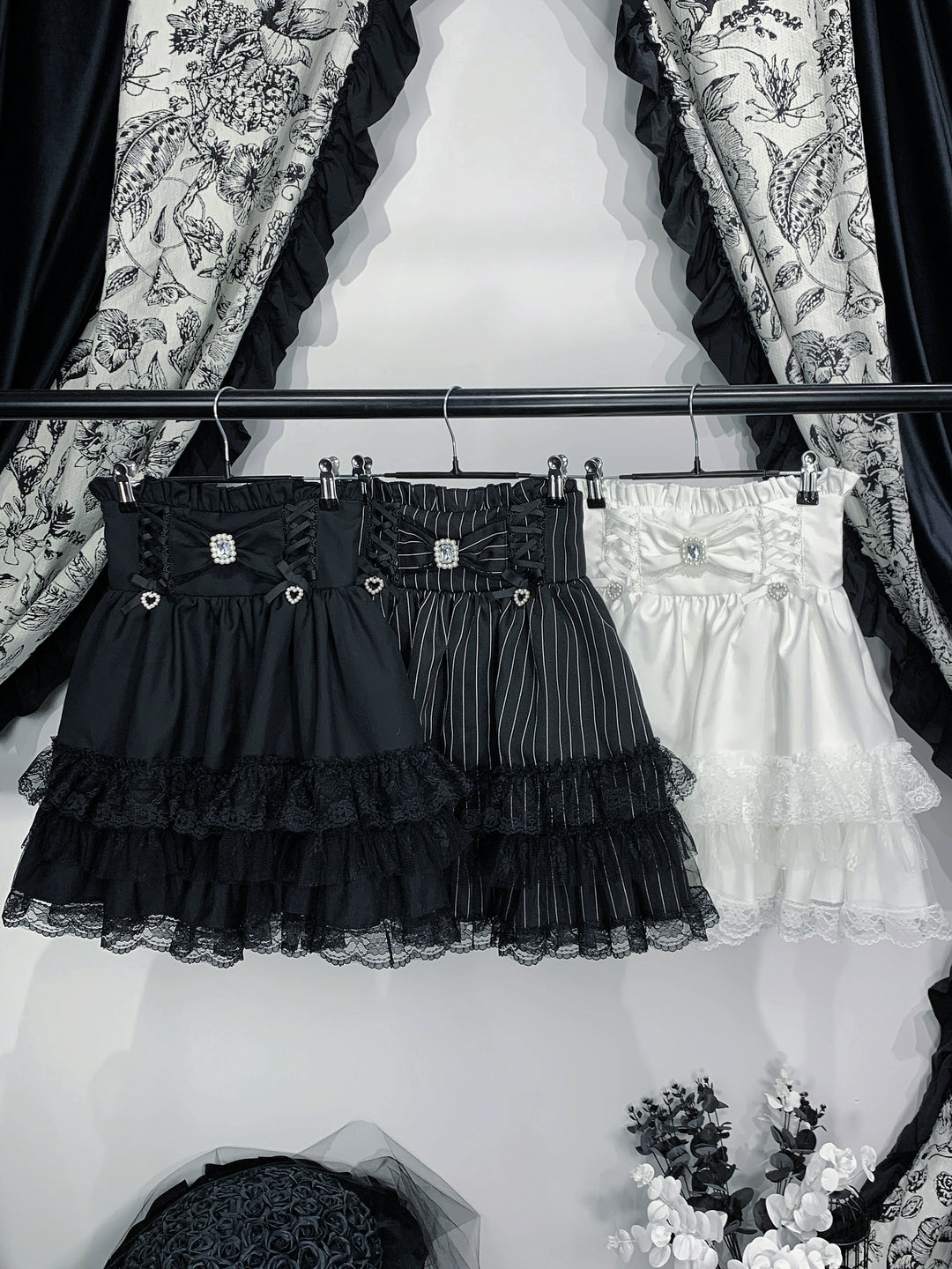 High-Waistband Jirai Kei Skirt, Tiered Lace Hem 44115:803717