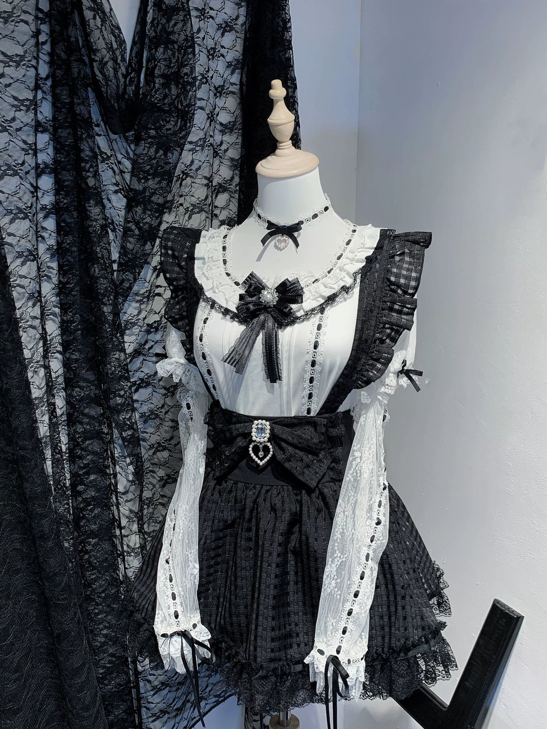 Short-Sleeved Jirai Kei Blouse with Choker and Tulle Cuffs 42862:755761