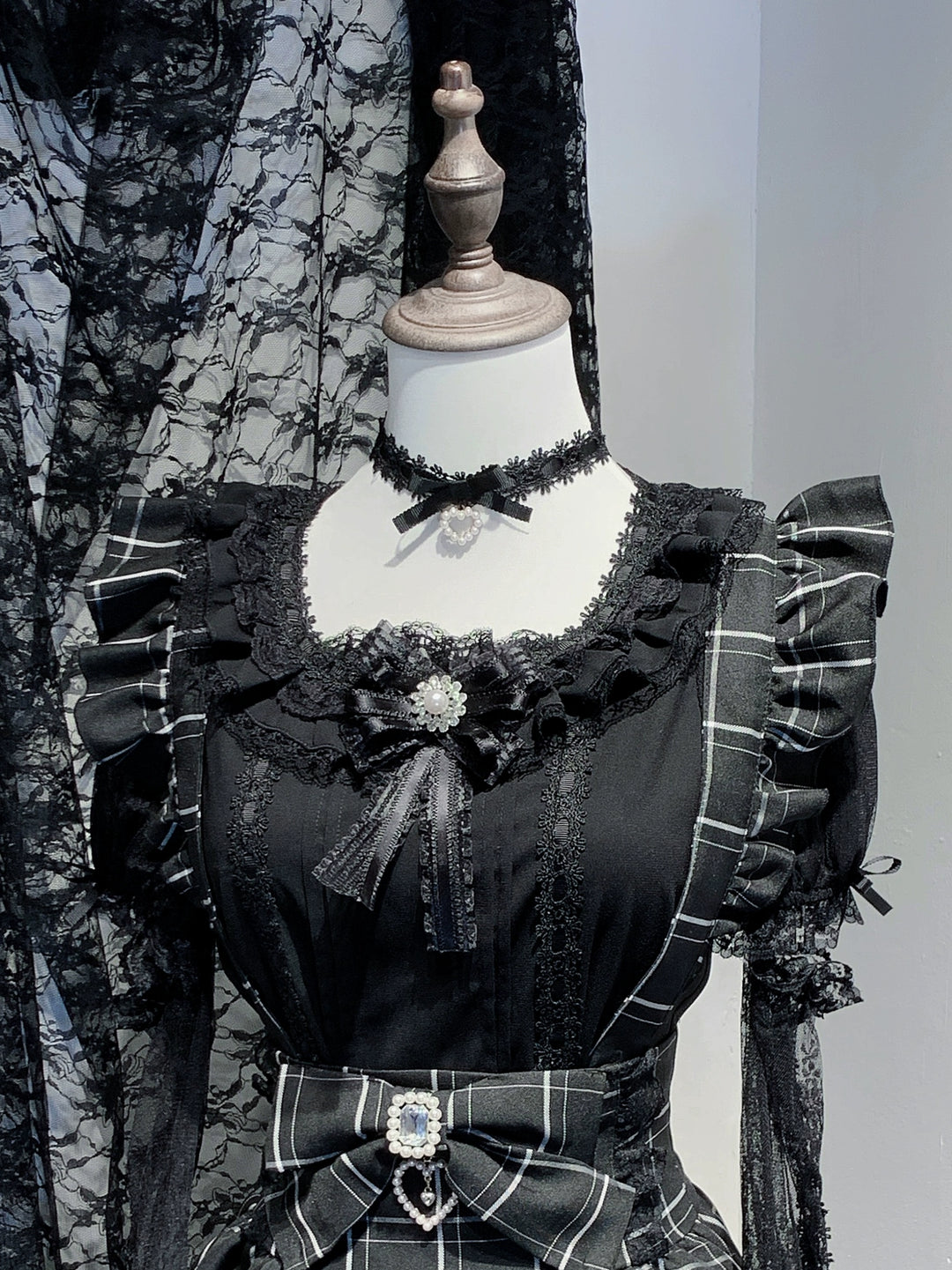 Short-Sleeved Jirai Kei Blouse with Choker and Tulle Cuffs 42862:755758