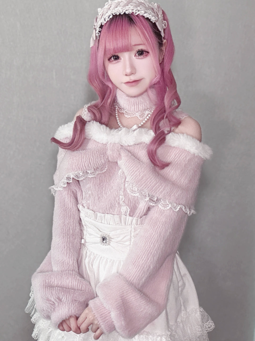 Open-Shoulder Plush Top, Choker with Pearl-Like Chain 44114:801539